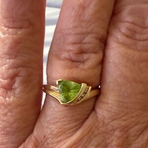 Peridot and Diamond 20kt Gold Ring with diamonds.